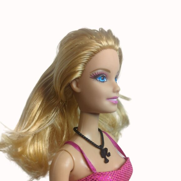 Barbie Fashion Doll Redressed Pink Dress With Necklace & Yellow Shoes 286 4hf1 - Picture 4 of 6